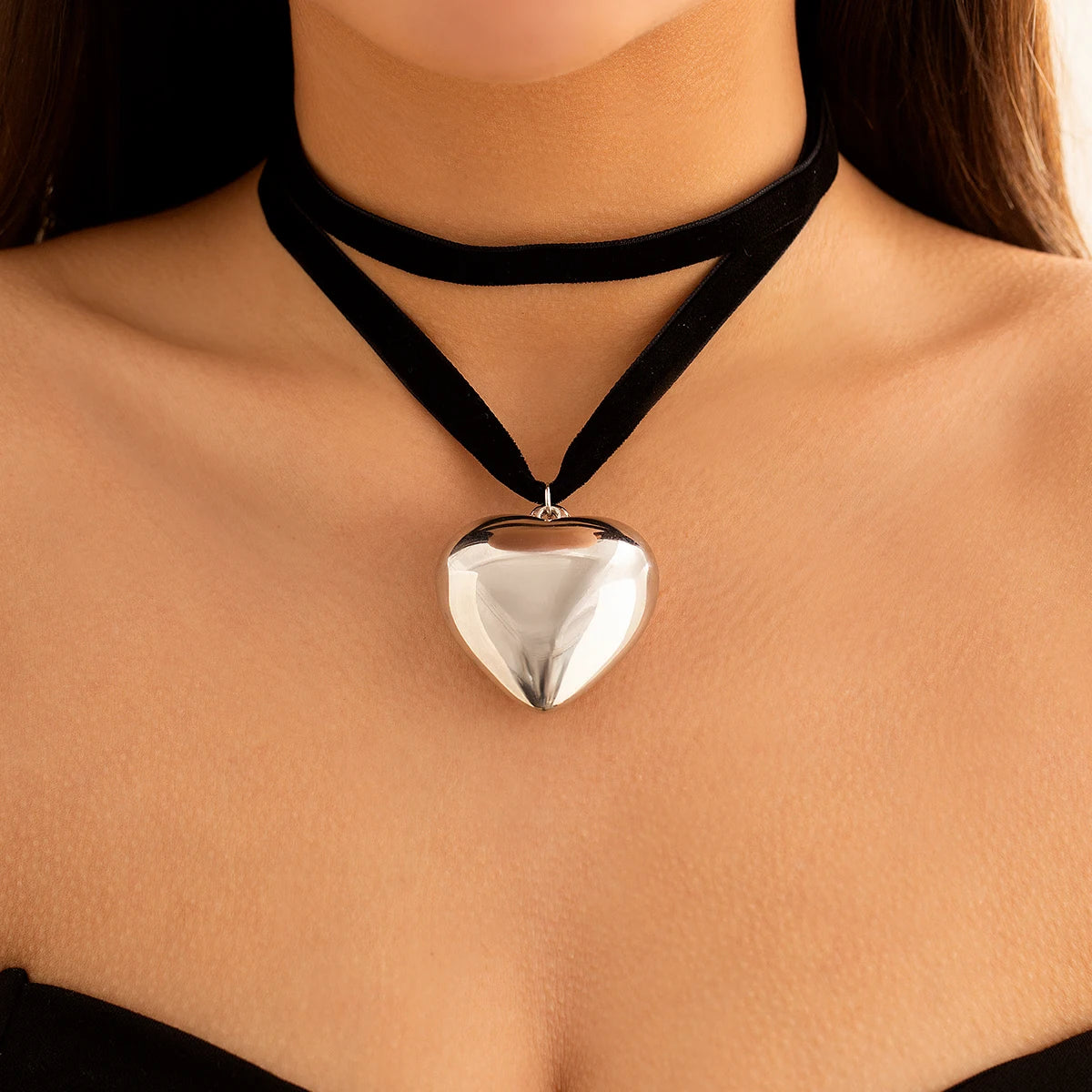 Exaggerated Oversized Love Heart Pendant Choker