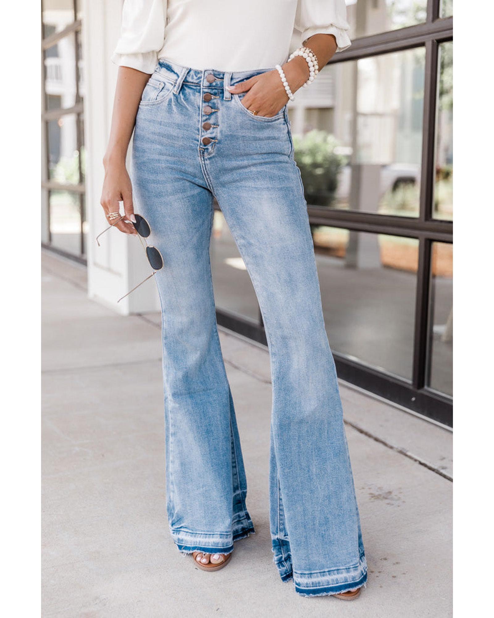 Azura Exchange Buttoned Distressed Flared Jeans - 16 US