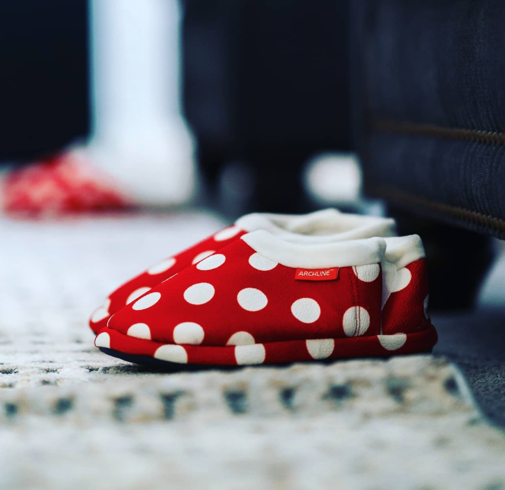 ARCHLINE Orthotic Slippers CLOSED Back Scuffs Moccasins Pain Relief - Red Polka Dots - EUR 40 (Womens 9 US)