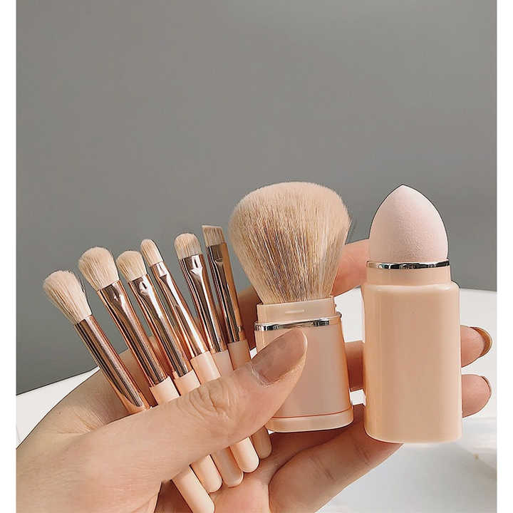 White 8-in-1 Retractable Mini Makeup Brush Set with Protective Cover – Compact Design for Travel and On-the-Go Touchups